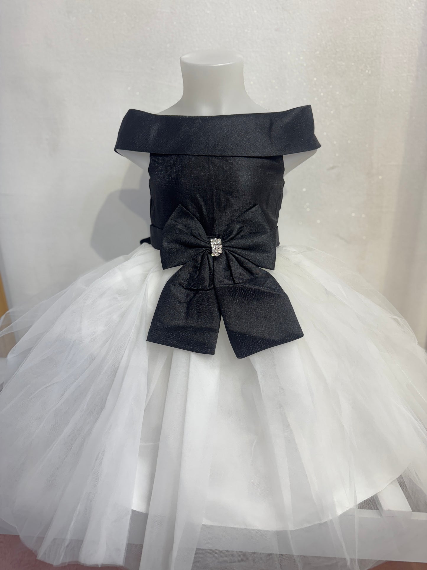 Robe 11051 black white